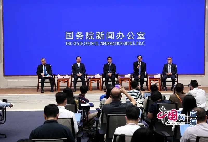 中外记者见面会上，周育先谈如何弘扬企业家精神